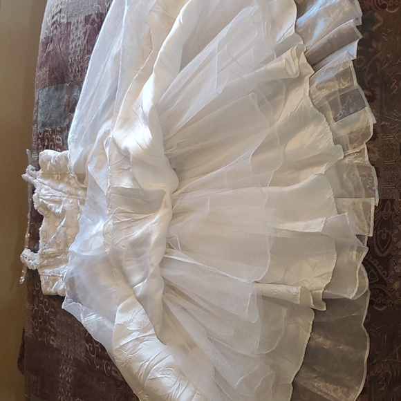 White Formal  Sz 12.  Full skirt with a layer of Crinoline  Roses on arm straps. - Picture 10 of 10